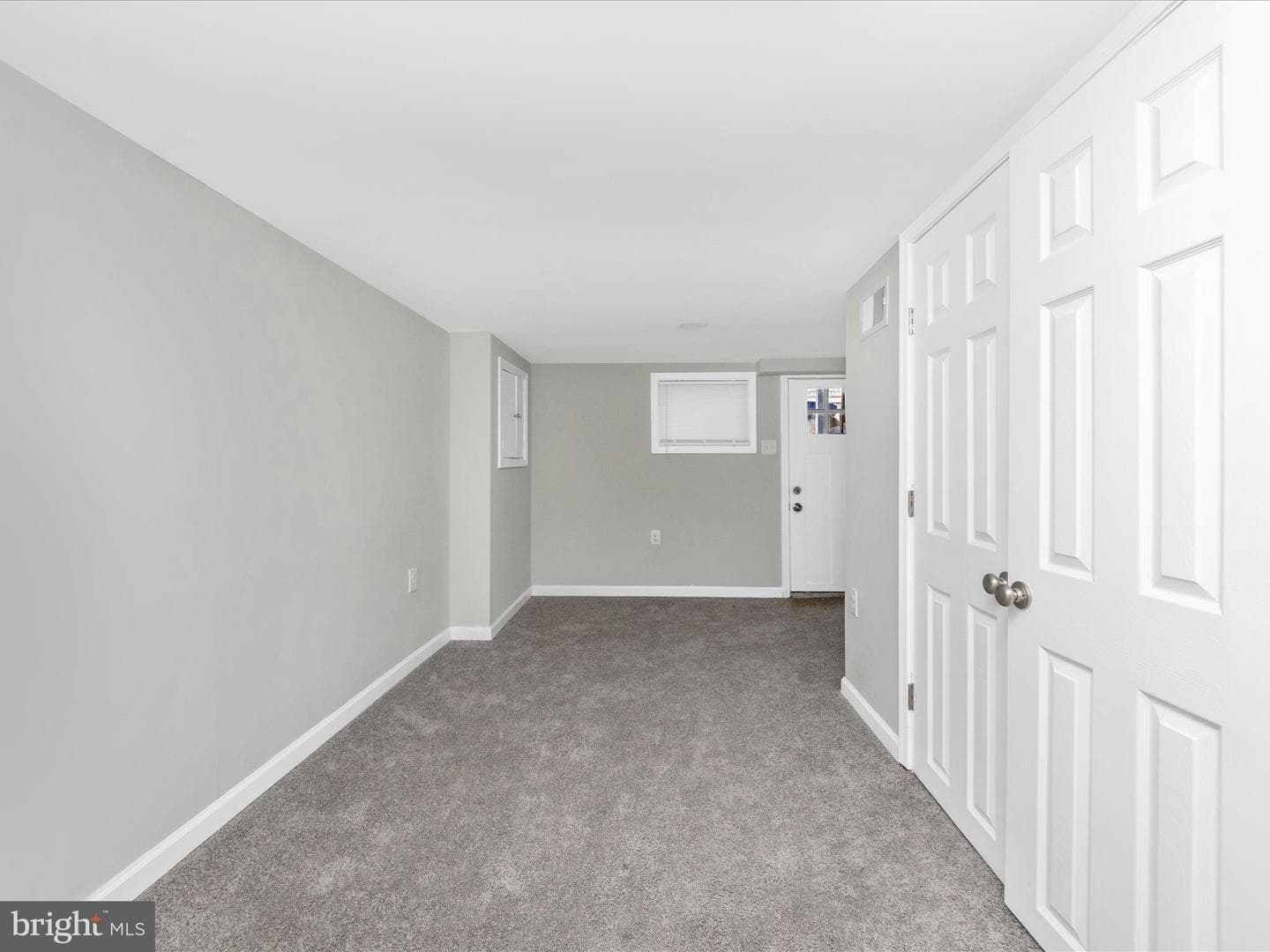 443 Robinson Street N photo 31