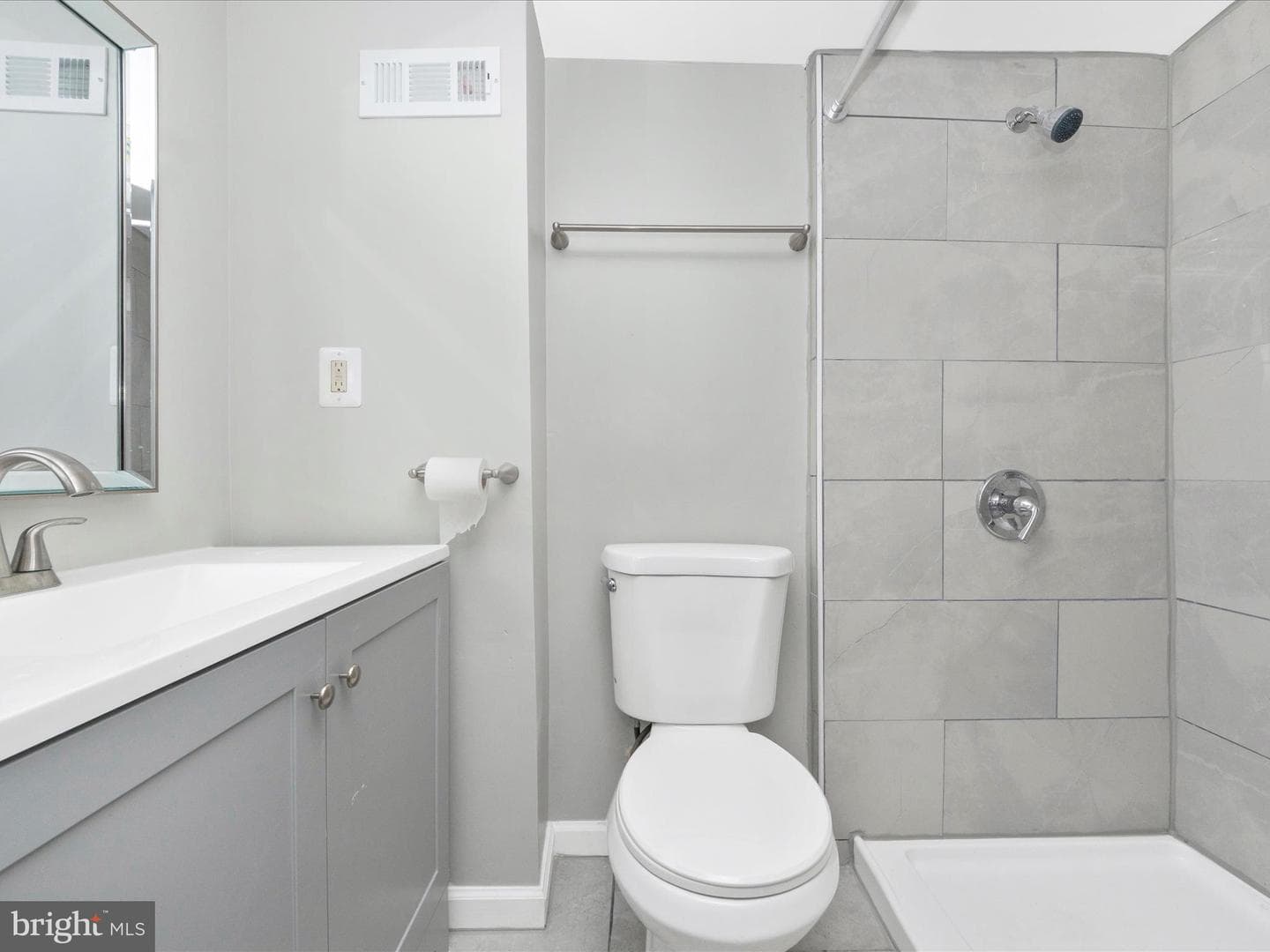 443 Robinson Street N photo 36