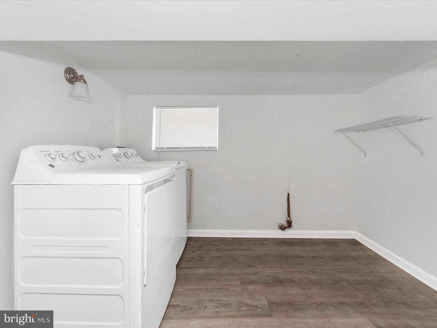 443 Robinson Street N photo 38