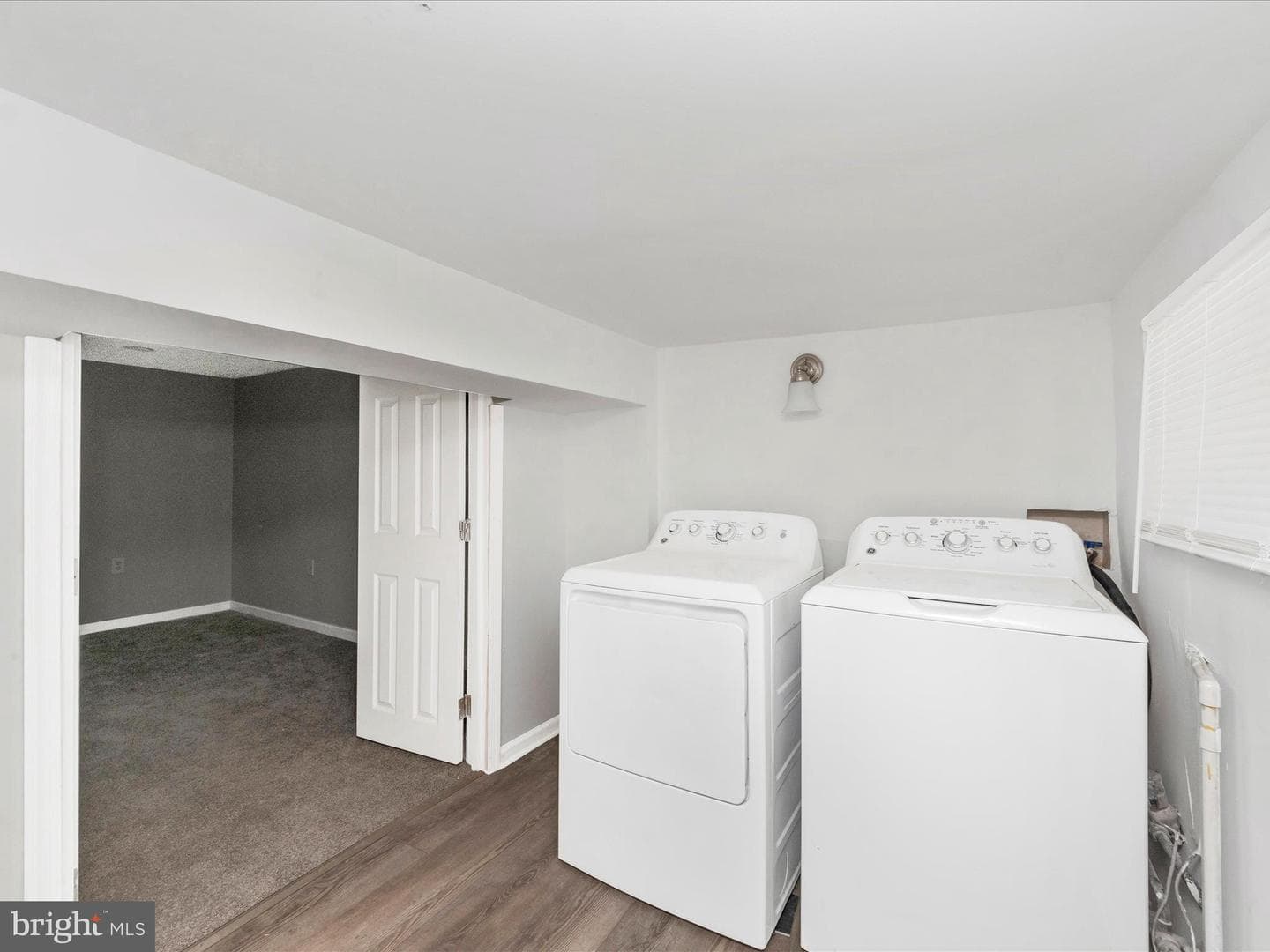 443 Robinson Street N photo 39