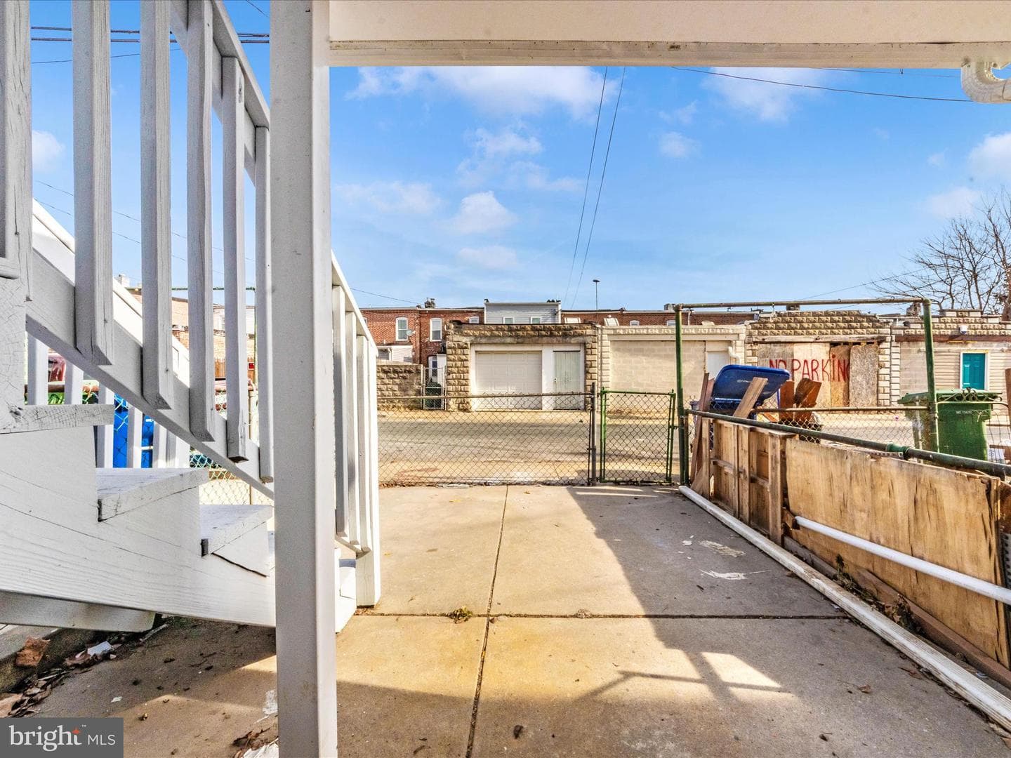 443 Robinson Street N photo 40