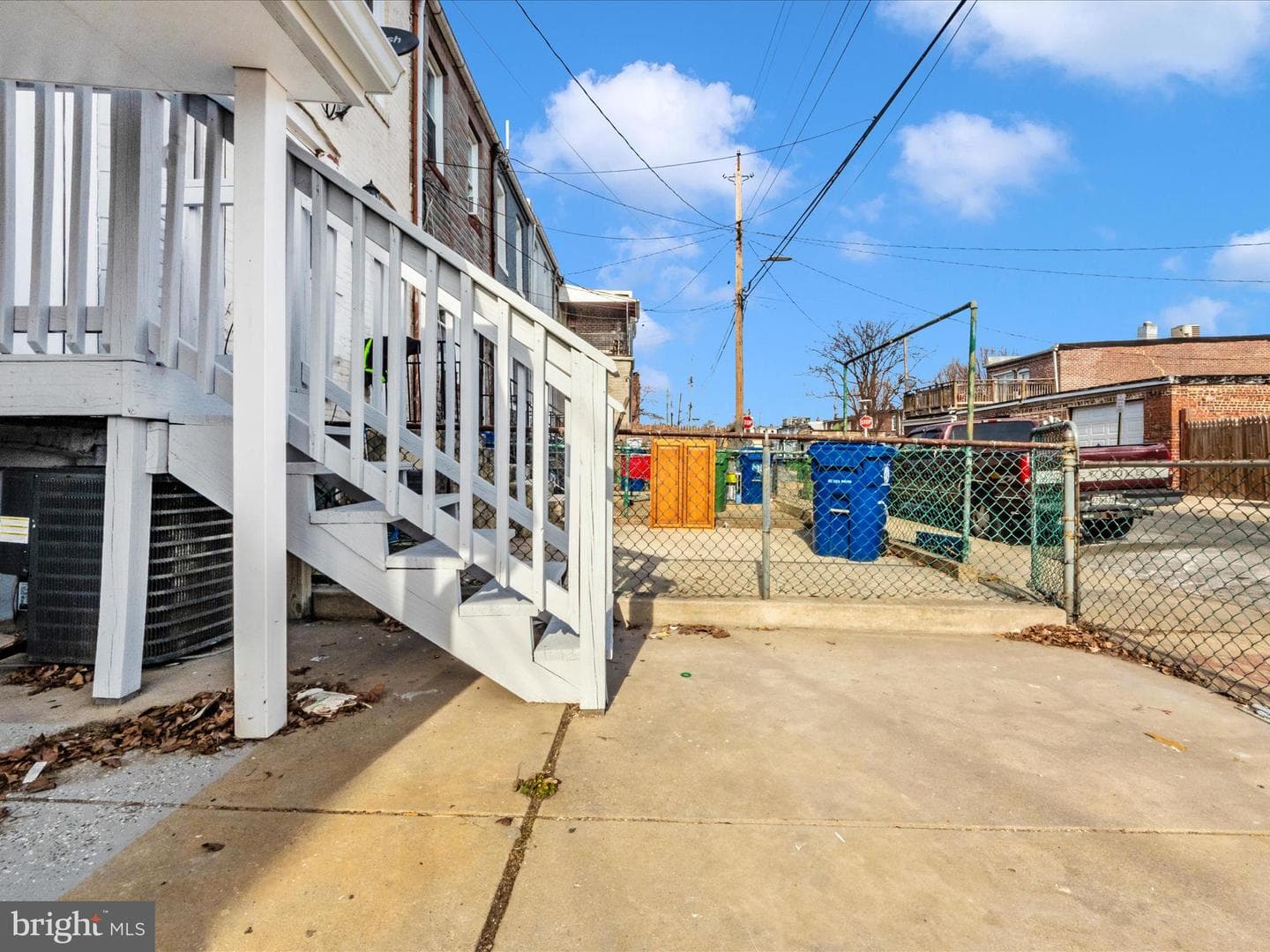 443 Robinson Street N photo 41