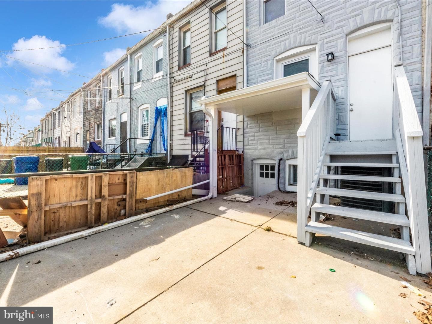443 Robinson Street N photo 44