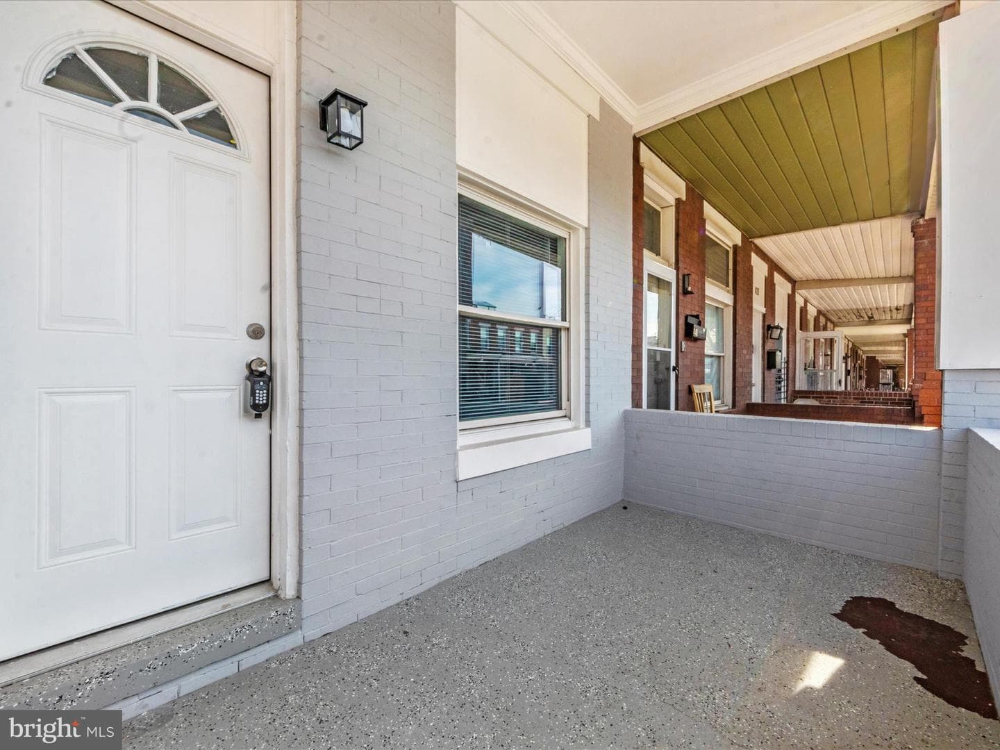 443 Robinson Street N photo 49