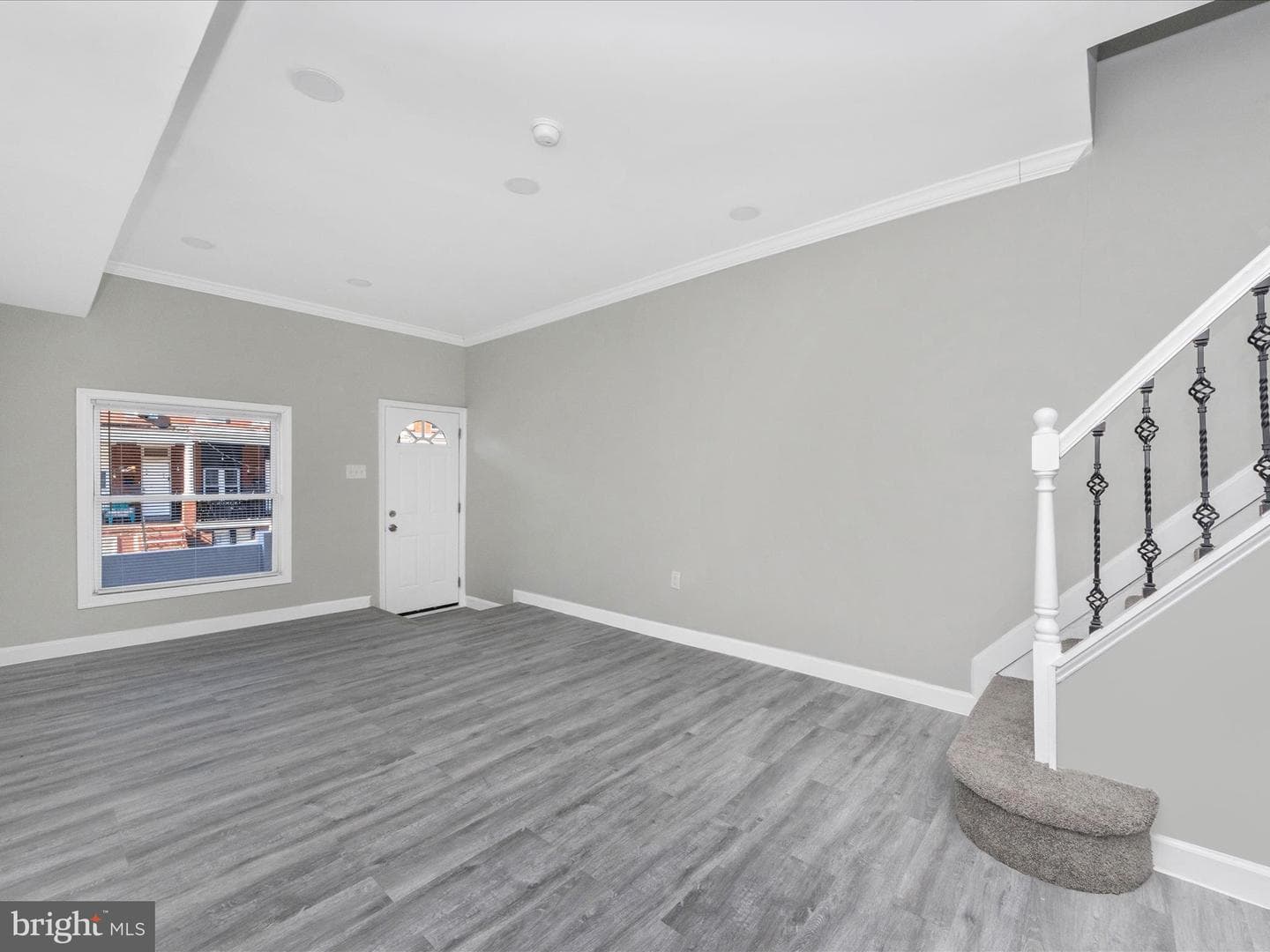 443 Robinson Street N photo 6