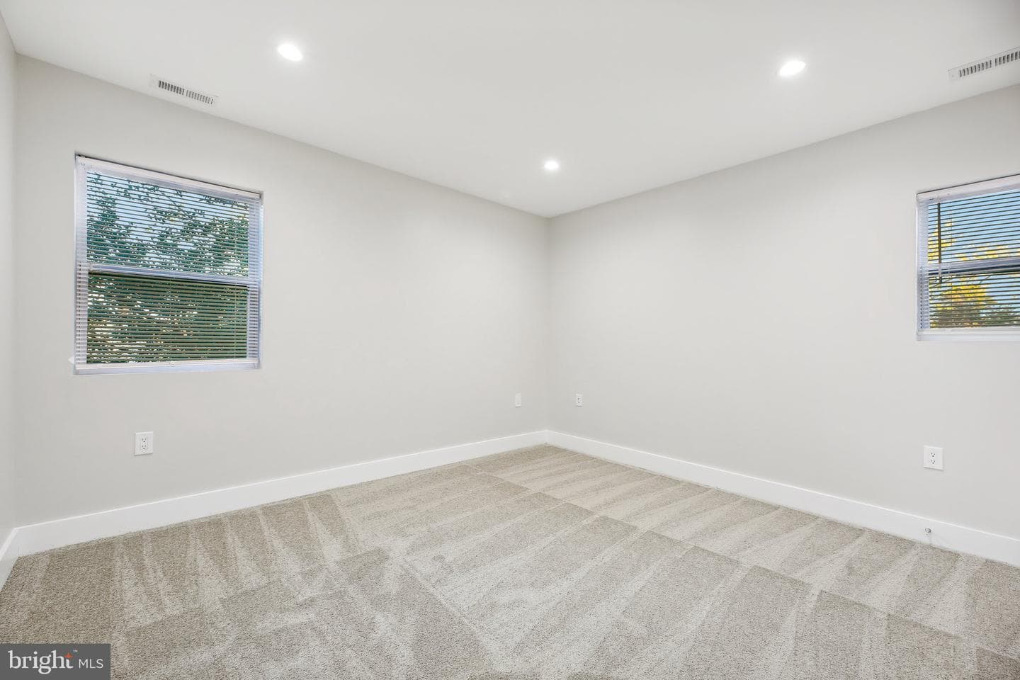5521 Radecke Avenue photo 29