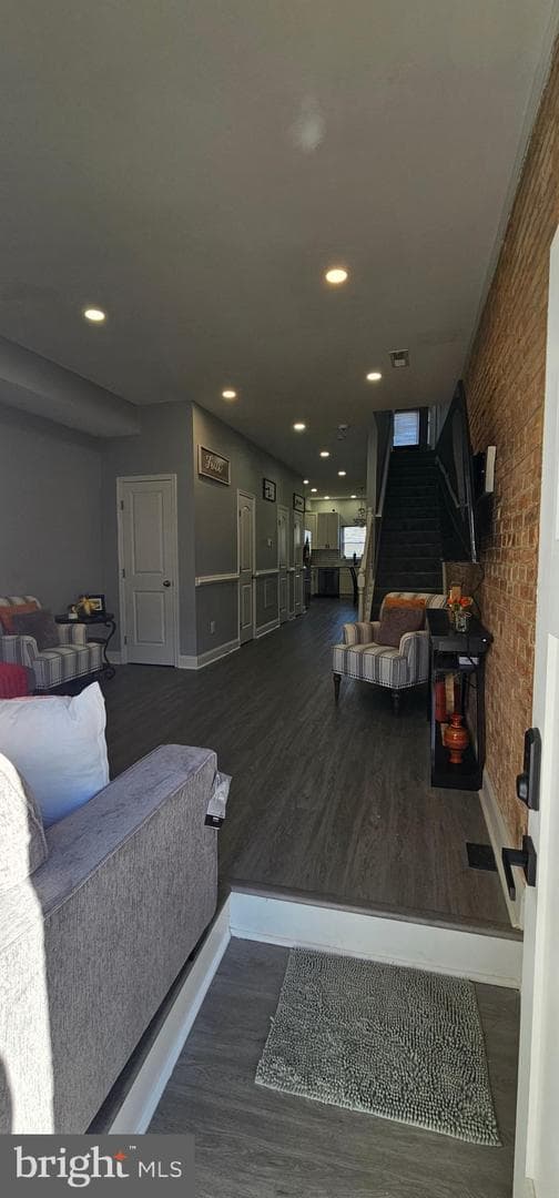 529 N Milton Avenue photo 2