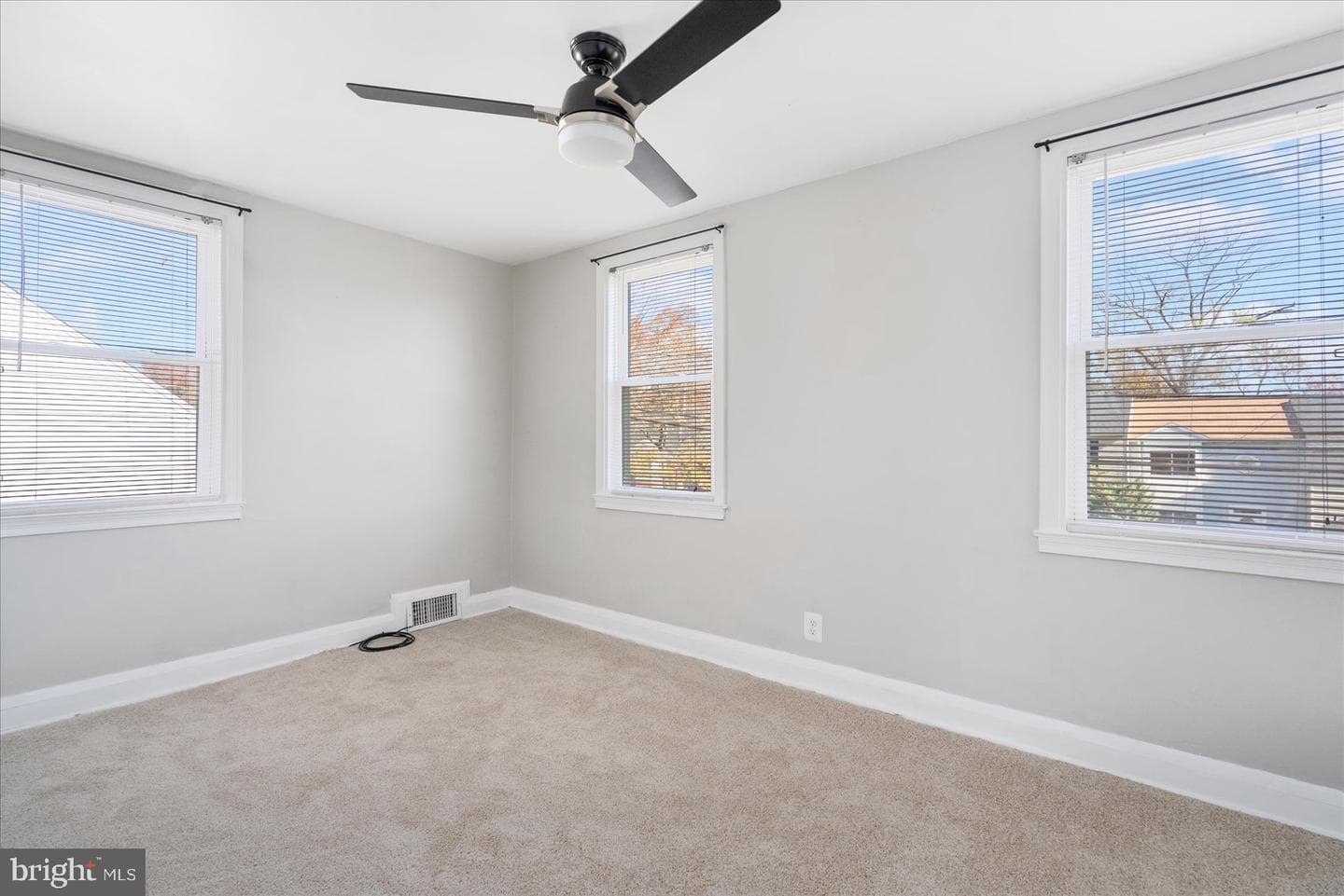 5602 White Avenue photo 18