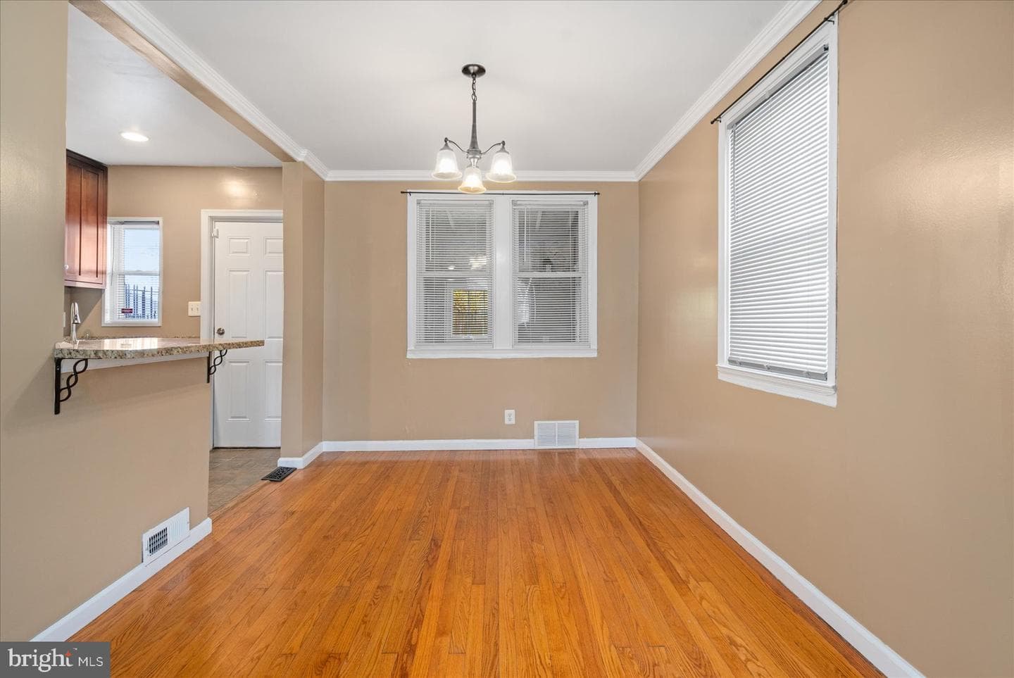 5602 White Avenue photo 6
