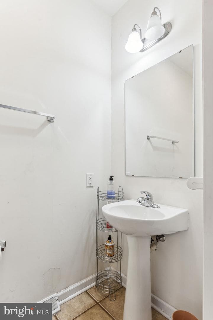 2781 W North Avenue photo 8
