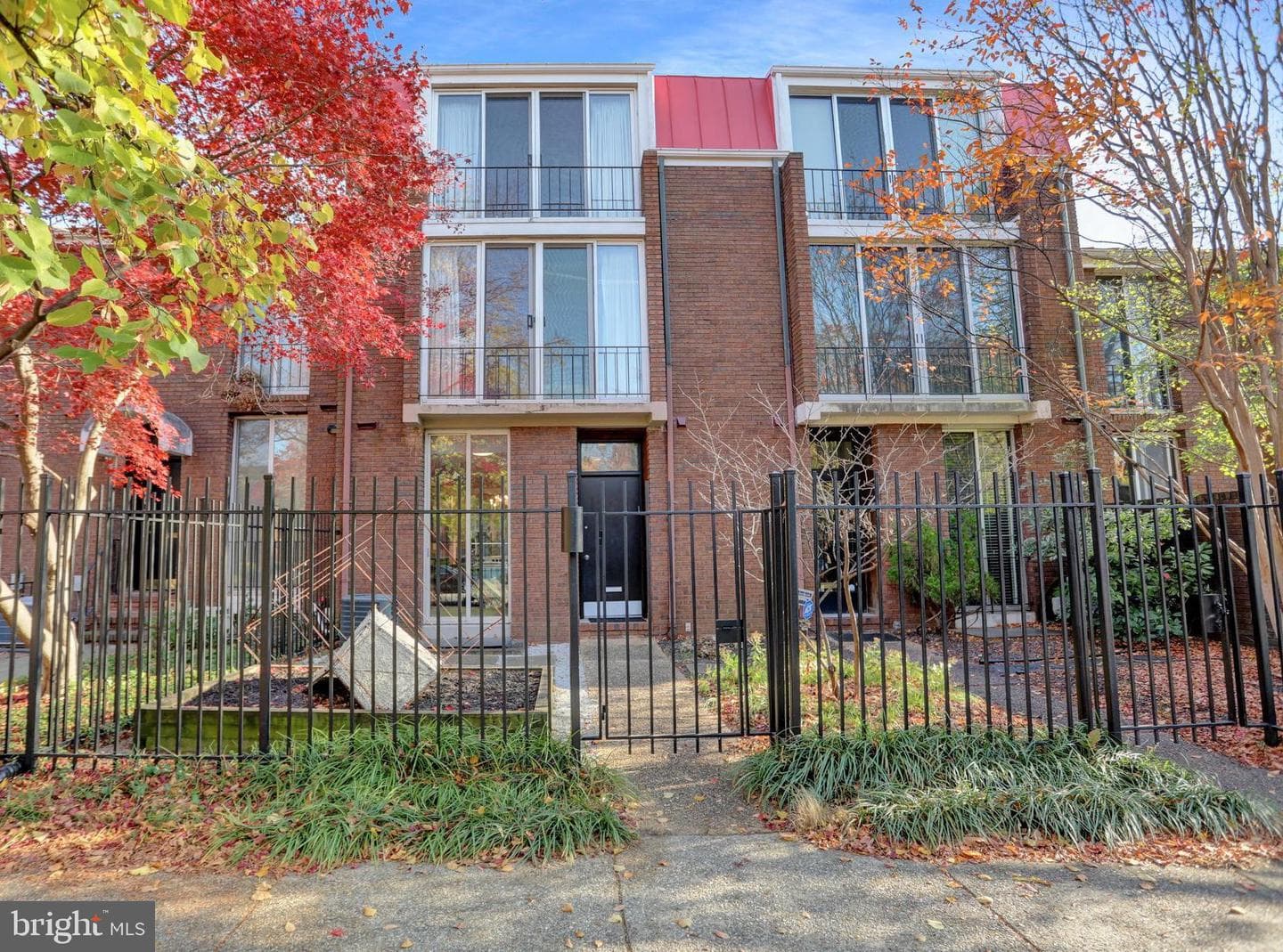 251 W Lafayette Avenue photo 2