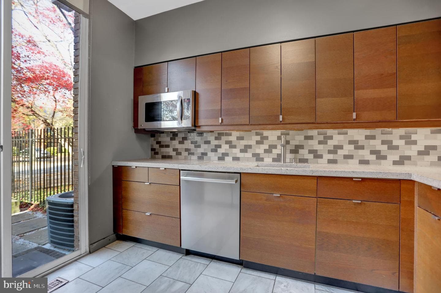 251 W Lafayette Avenue photo 4
