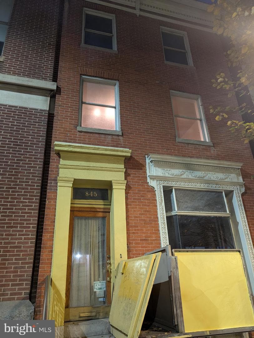 845 N Howard Street photo 5