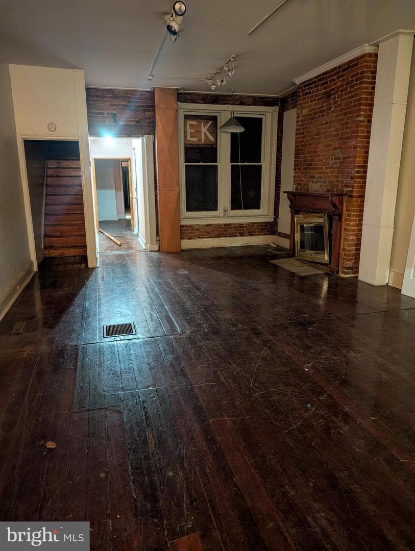 845 N Howard Street photo 9