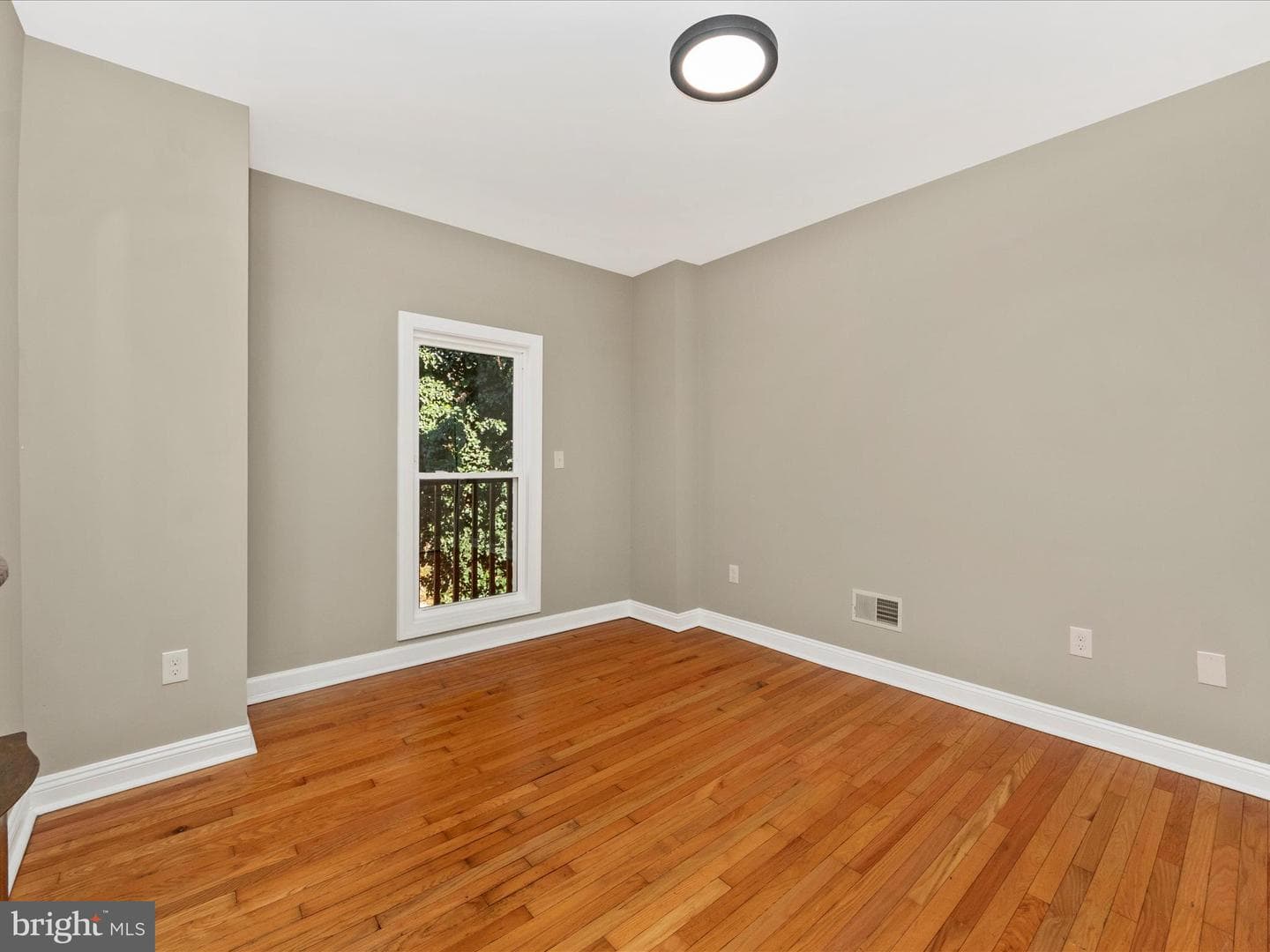 310 E 25th Street photo 33