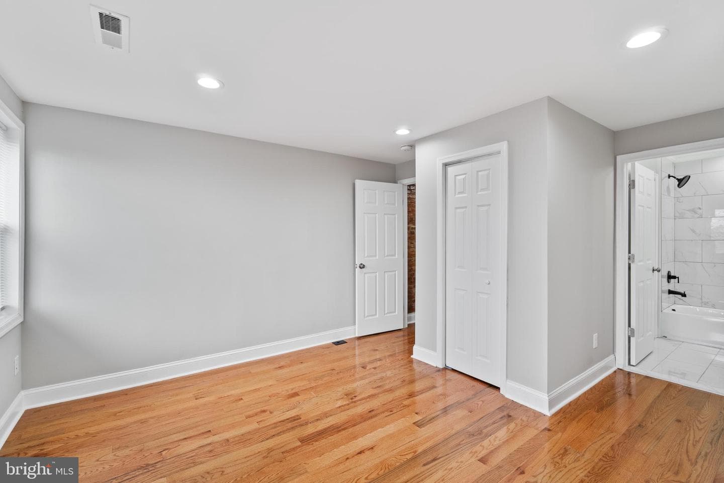 2235 E Chase Street photo 14