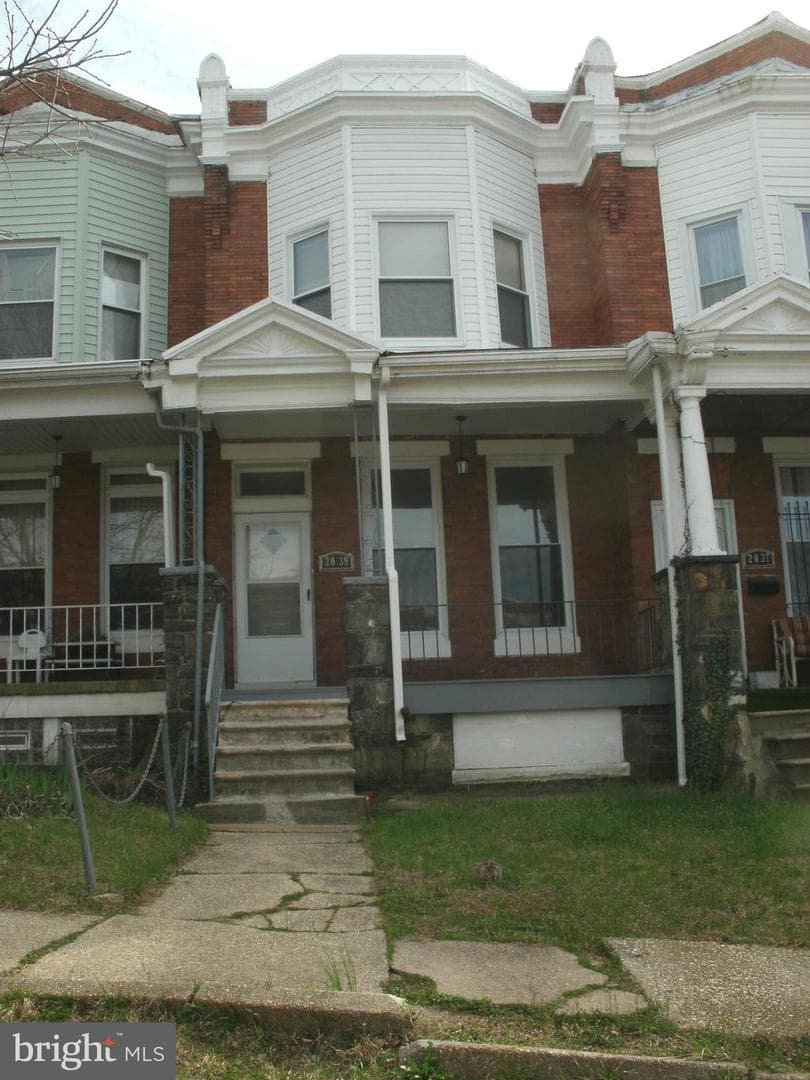 2039 E 31st Street photo 2
