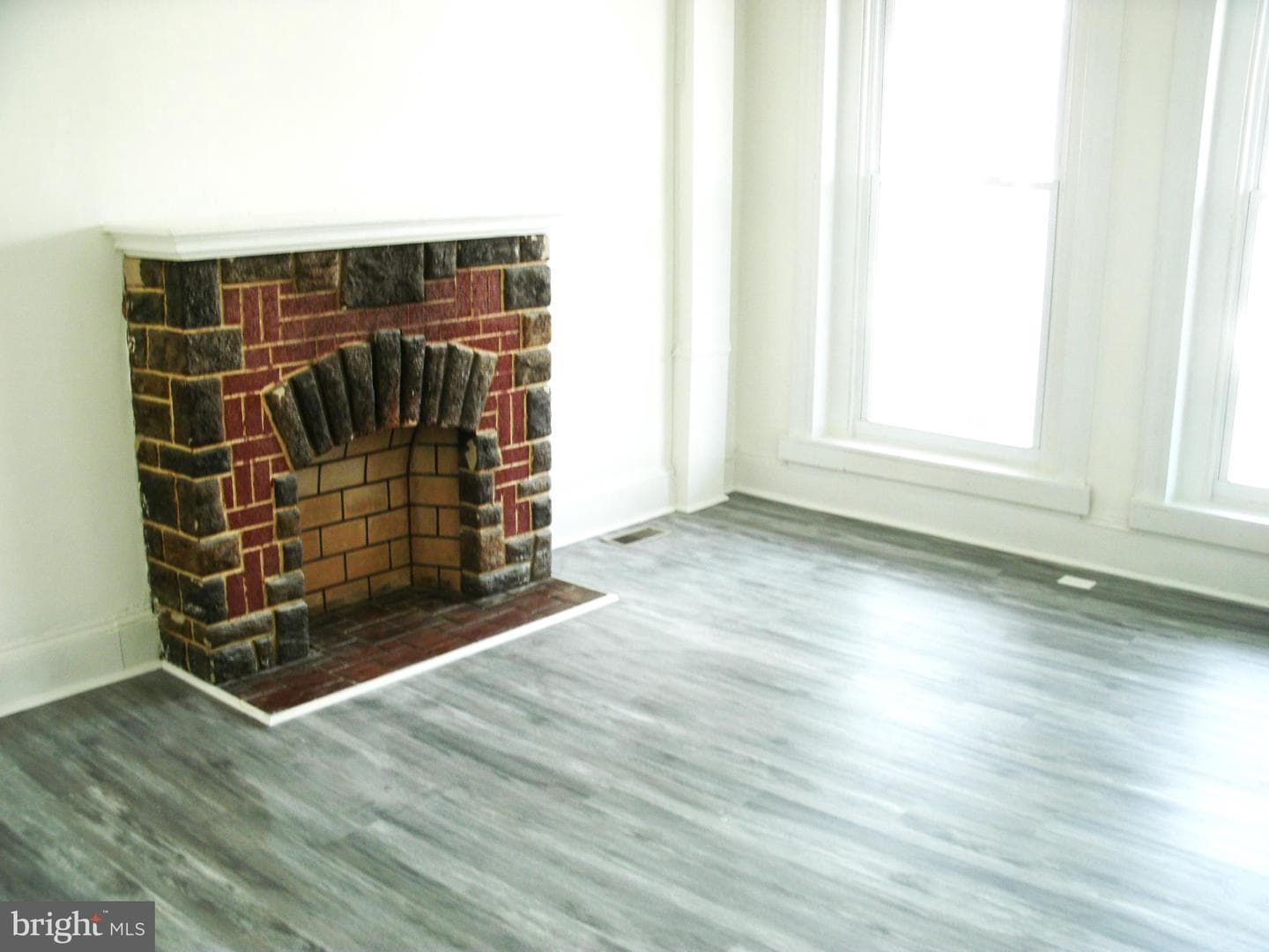 2039 E 31st Street photo 5