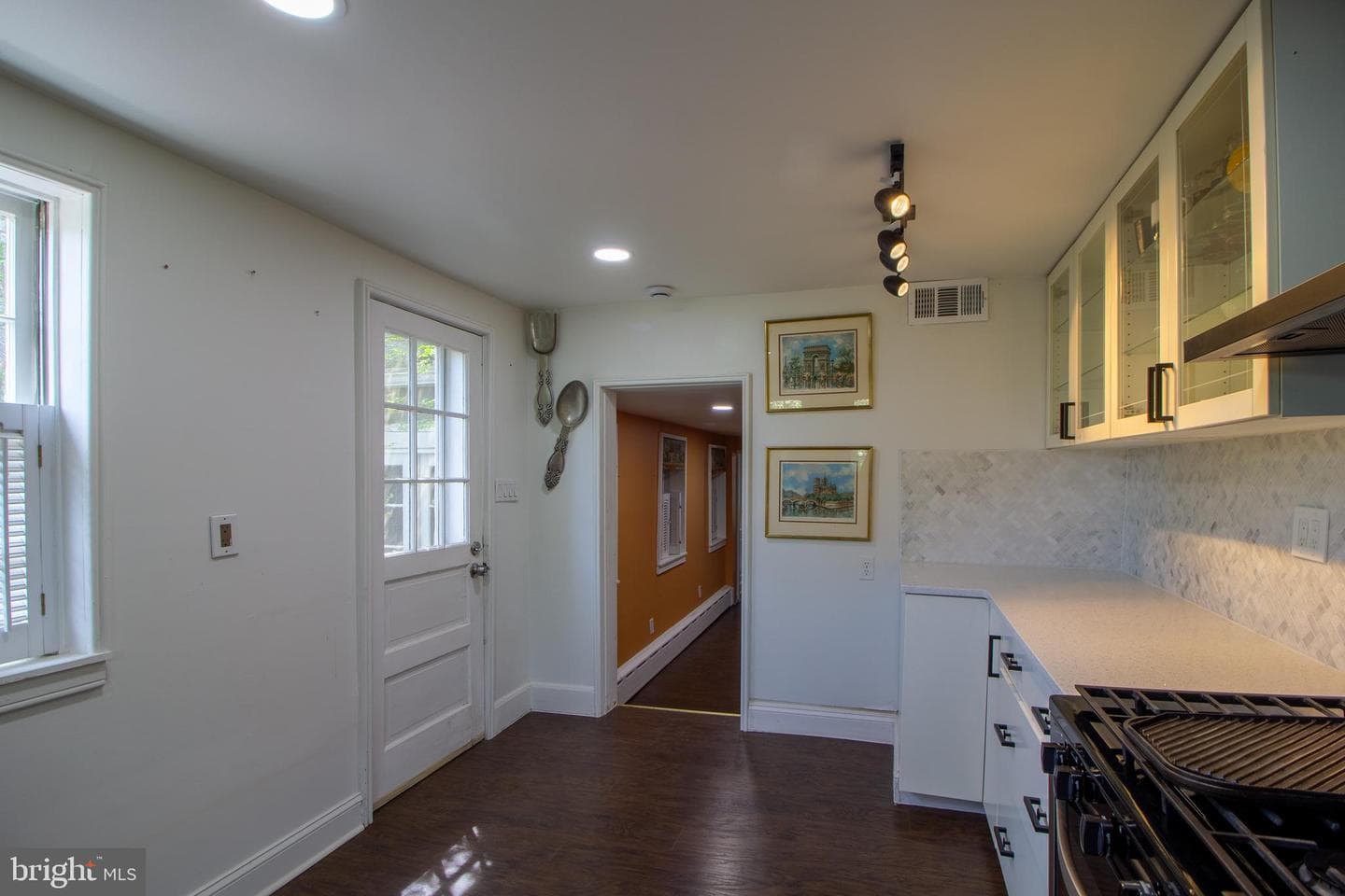 102 E Montgomery Street photo 18