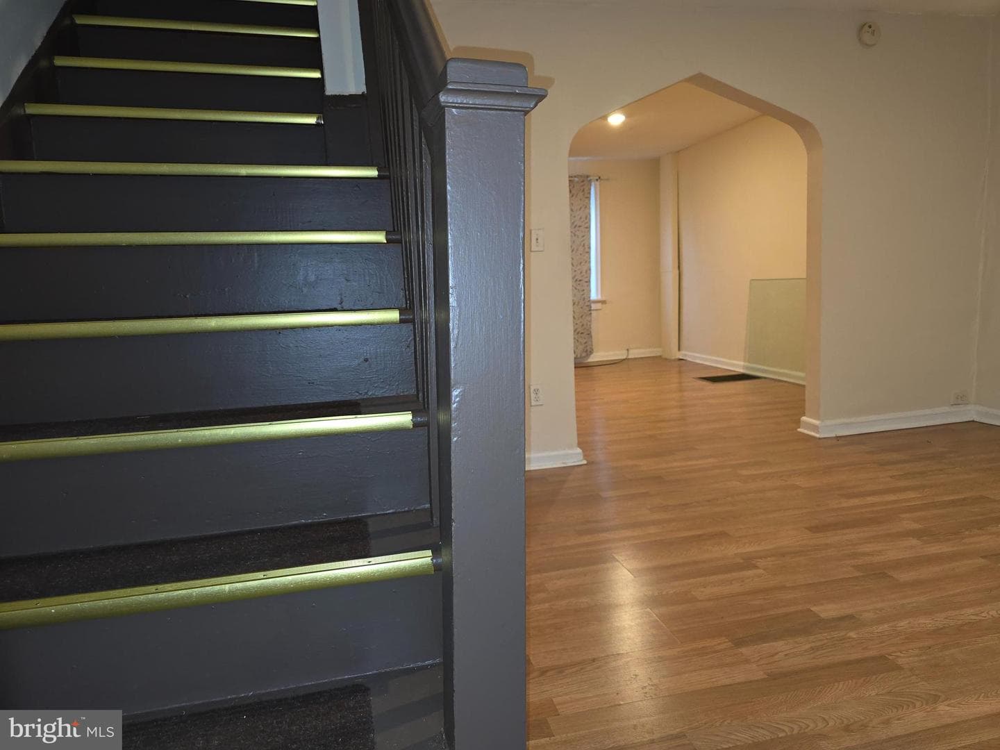 5044 Chalgrove Avenue photo 3