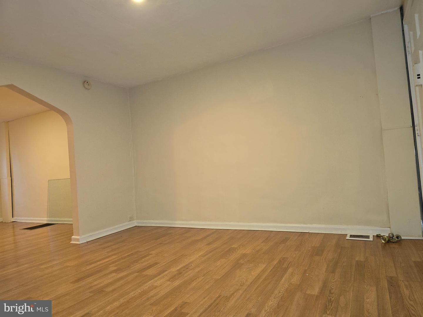 5044 Chalgrove Avenue photo 4
