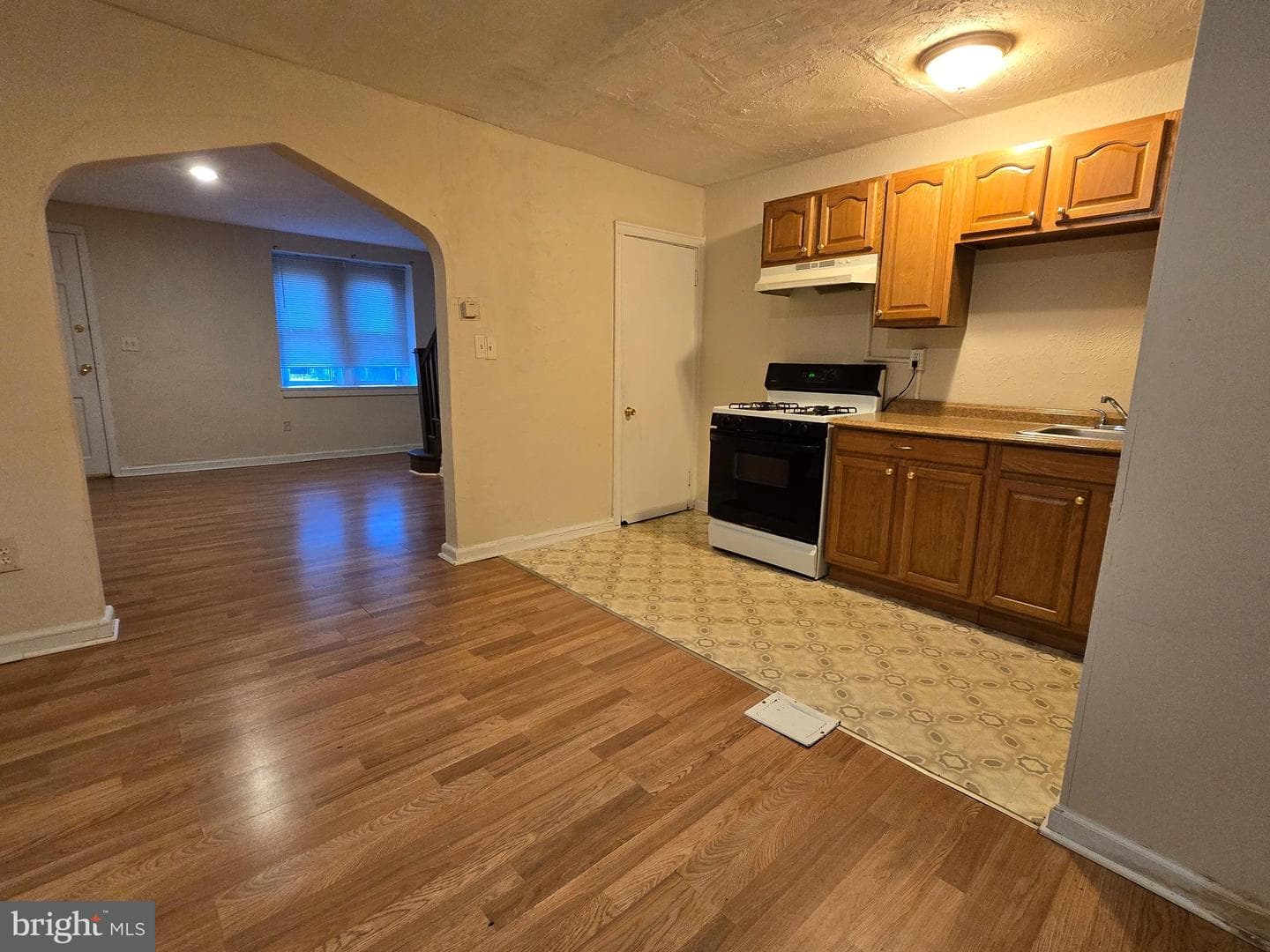 5044 Chalgrove Avenue photo 9