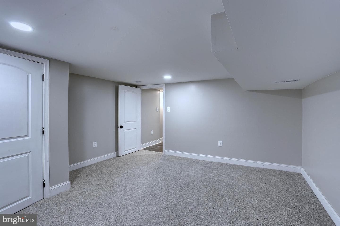 613 Mccabe Avenue photo 31