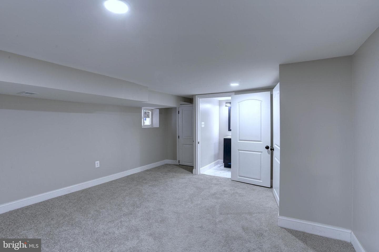 613 Mccabe Avenue photo 32