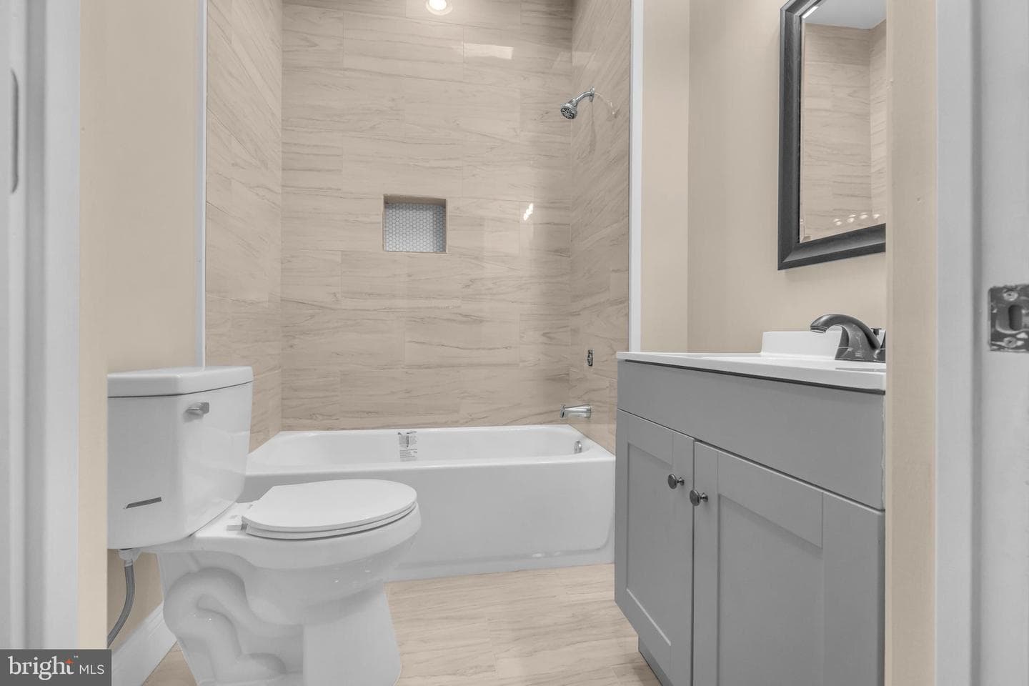 2629 Loyola Southway photo 18