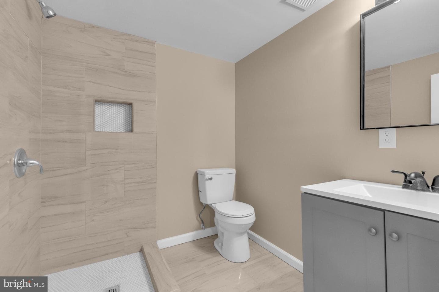 2629 Loyola Southway photo 21