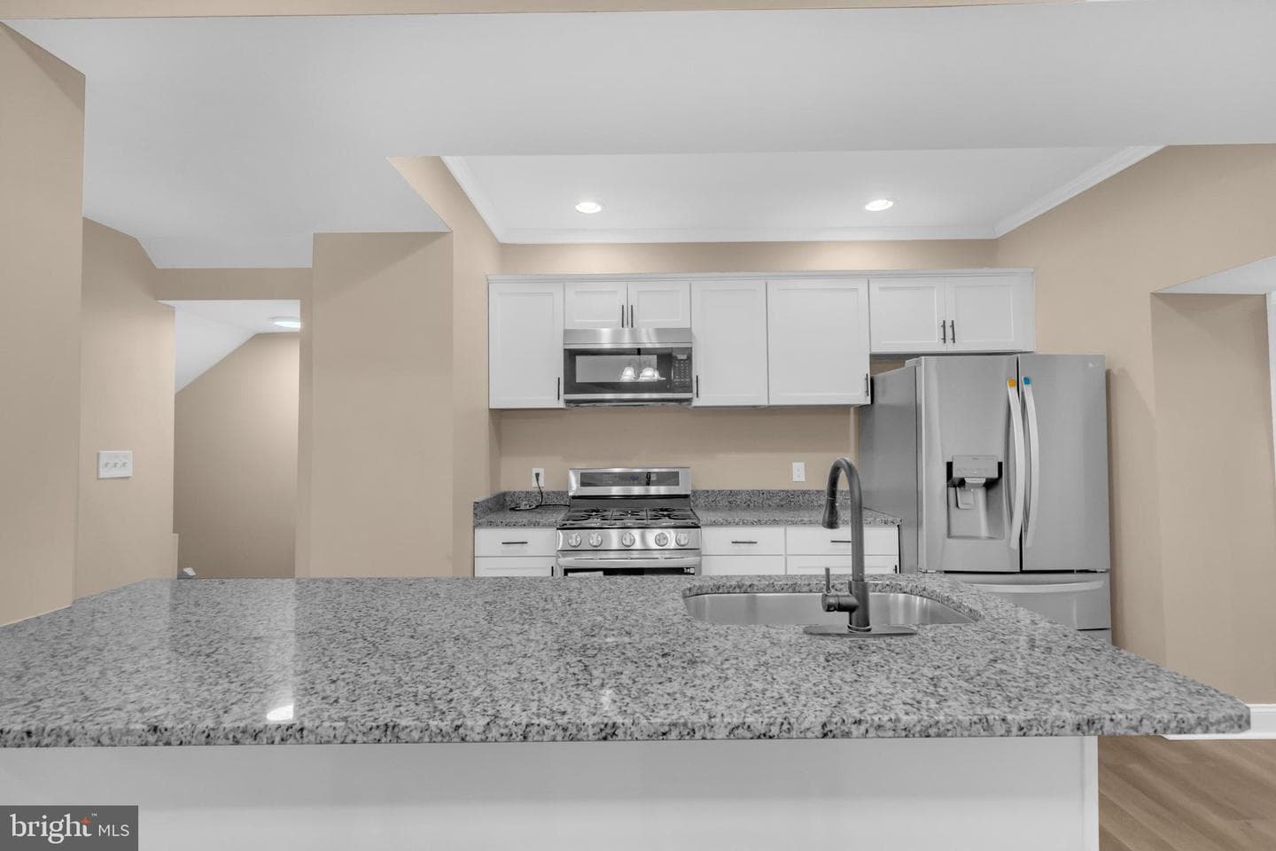 2629 Loyola Southway photo 4