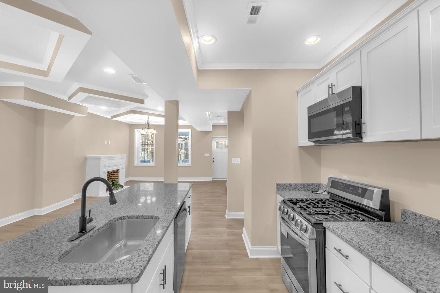 2629 Loyola Southway photo 6