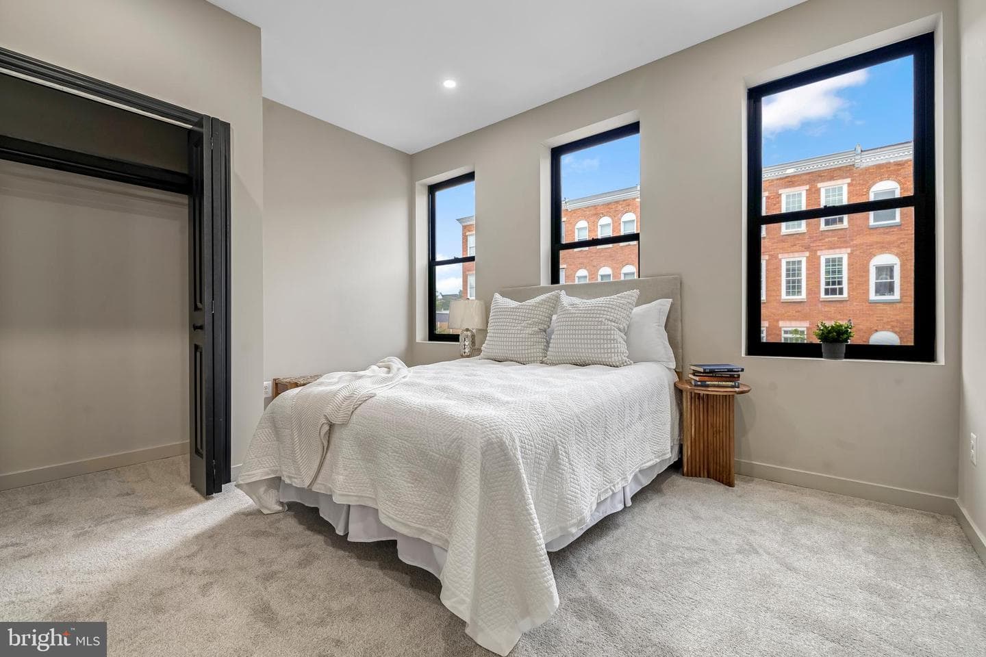 709 E 21st Street photo 19