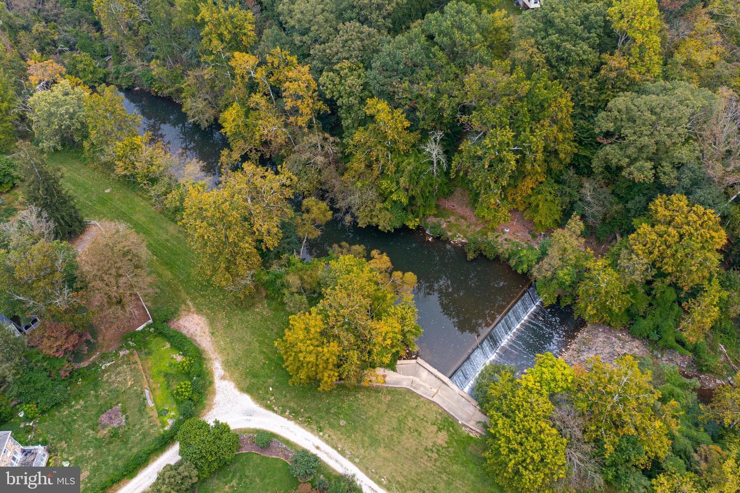 2423 Pickwick Road photo 8