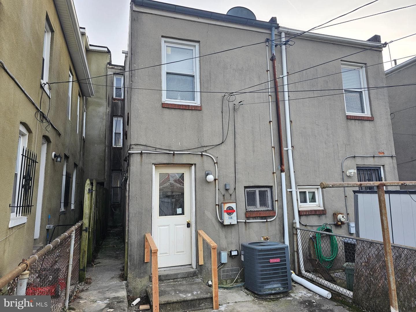 1514 E Madison Street E photo 2