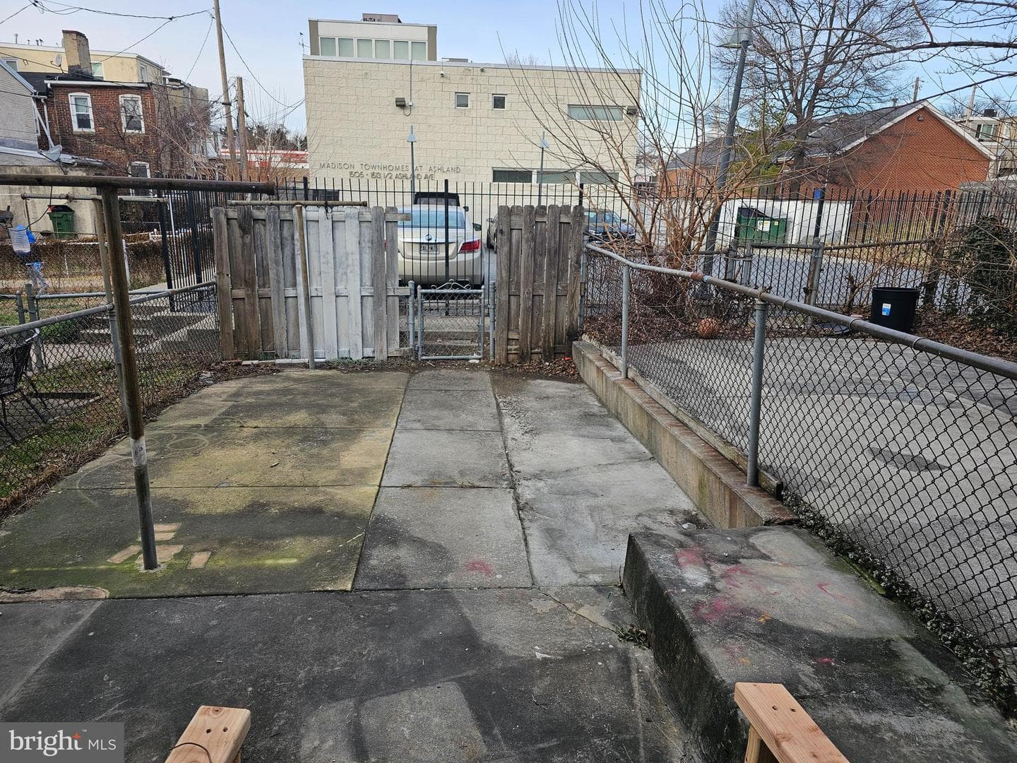 1514 E Madison Street E photo 3