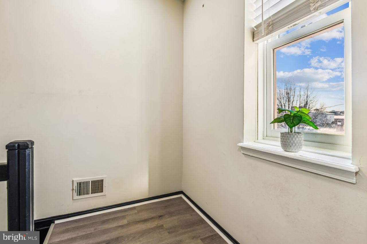 512 Warner Street photo 26