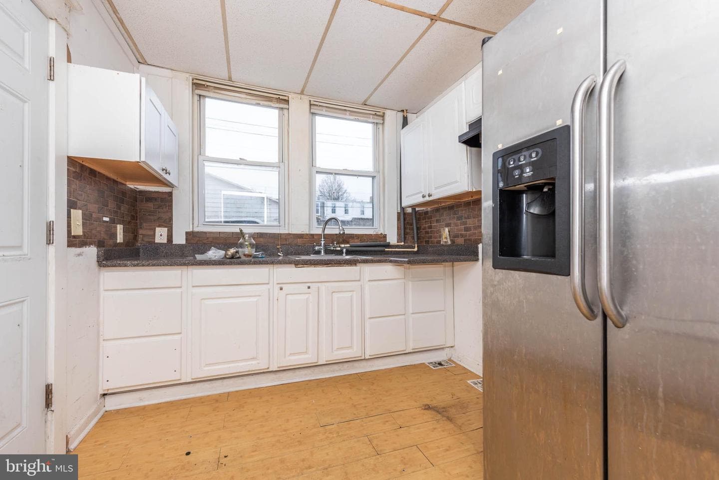 609 Melville Avenue photo 9