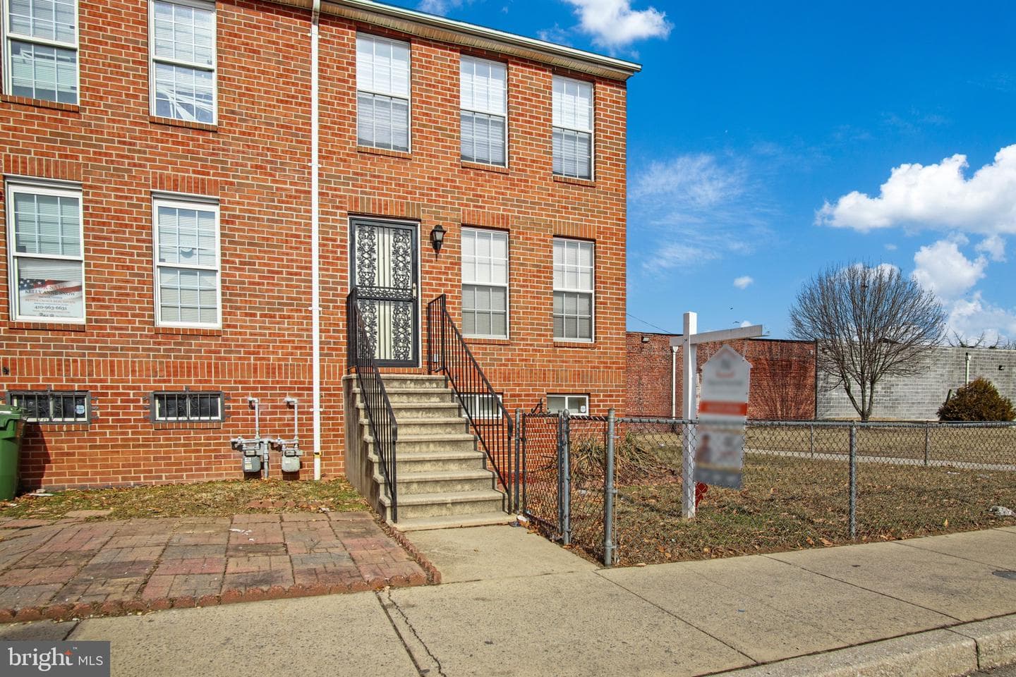 1102 Laurens Street photo 2