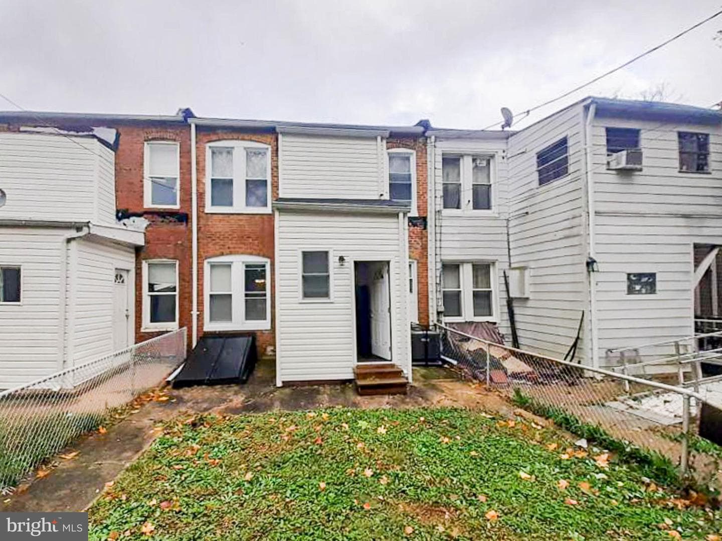 304 Lyndhurst Street photo 32