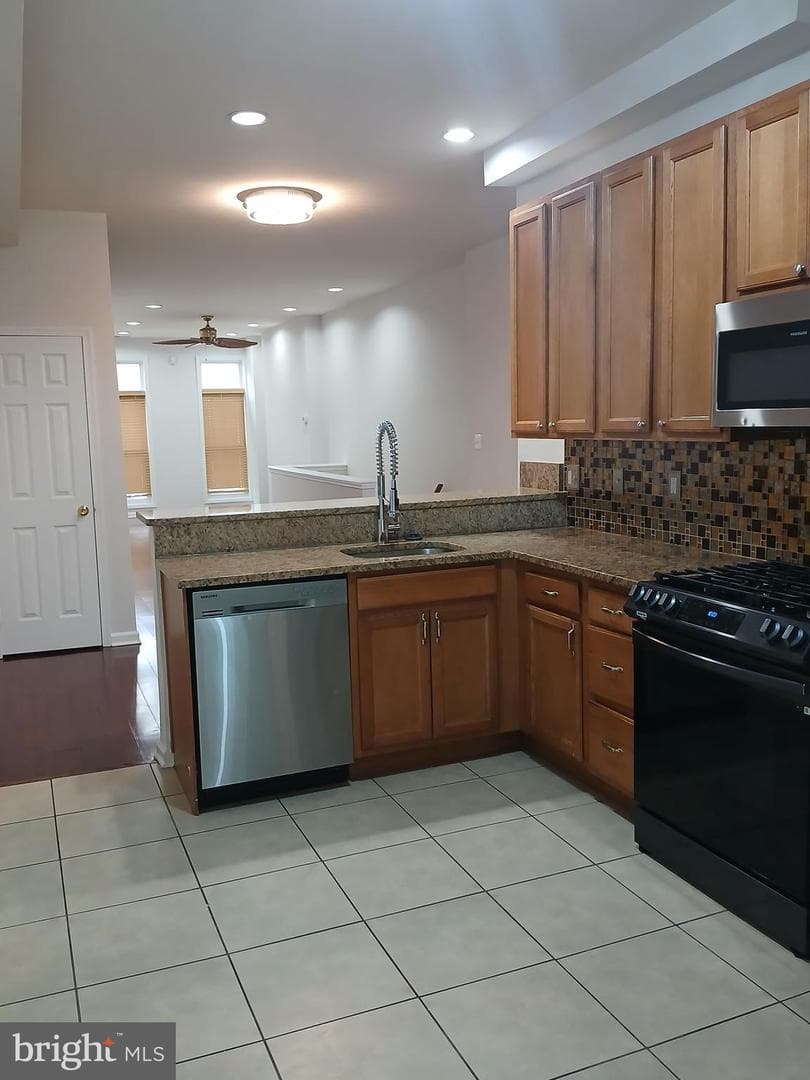 1523 N Bond Street photo 5