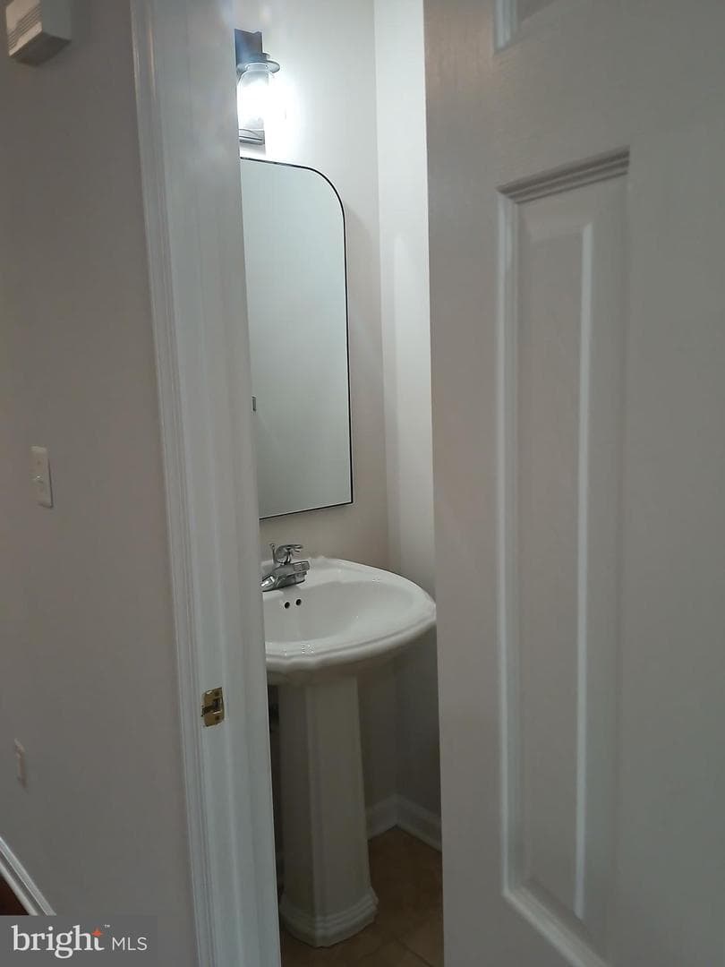 1523 N Bond Street photo 9