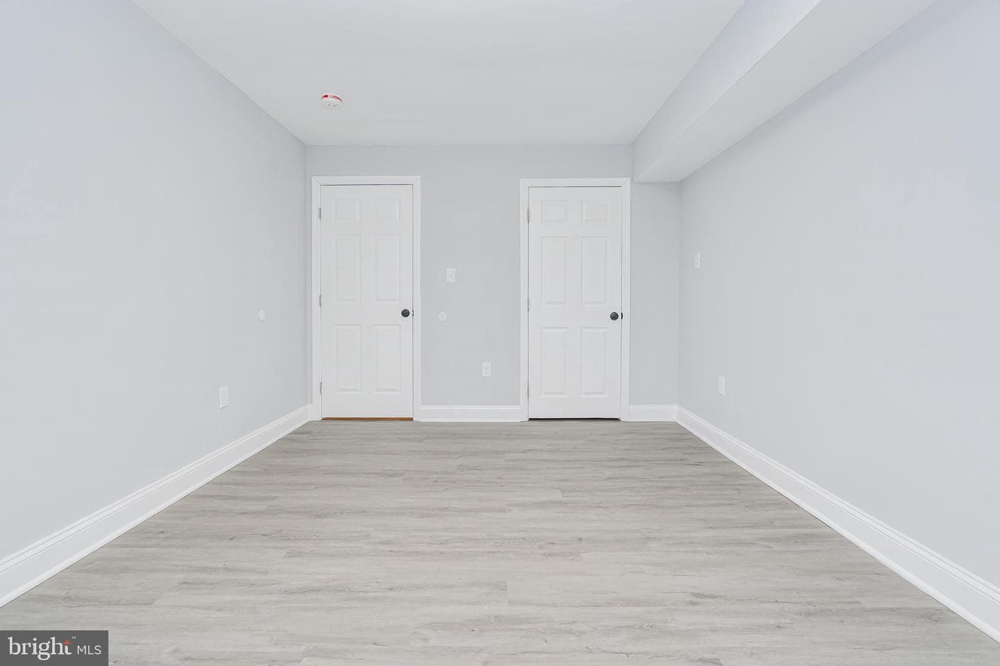 892 Lombard Street W photo 14