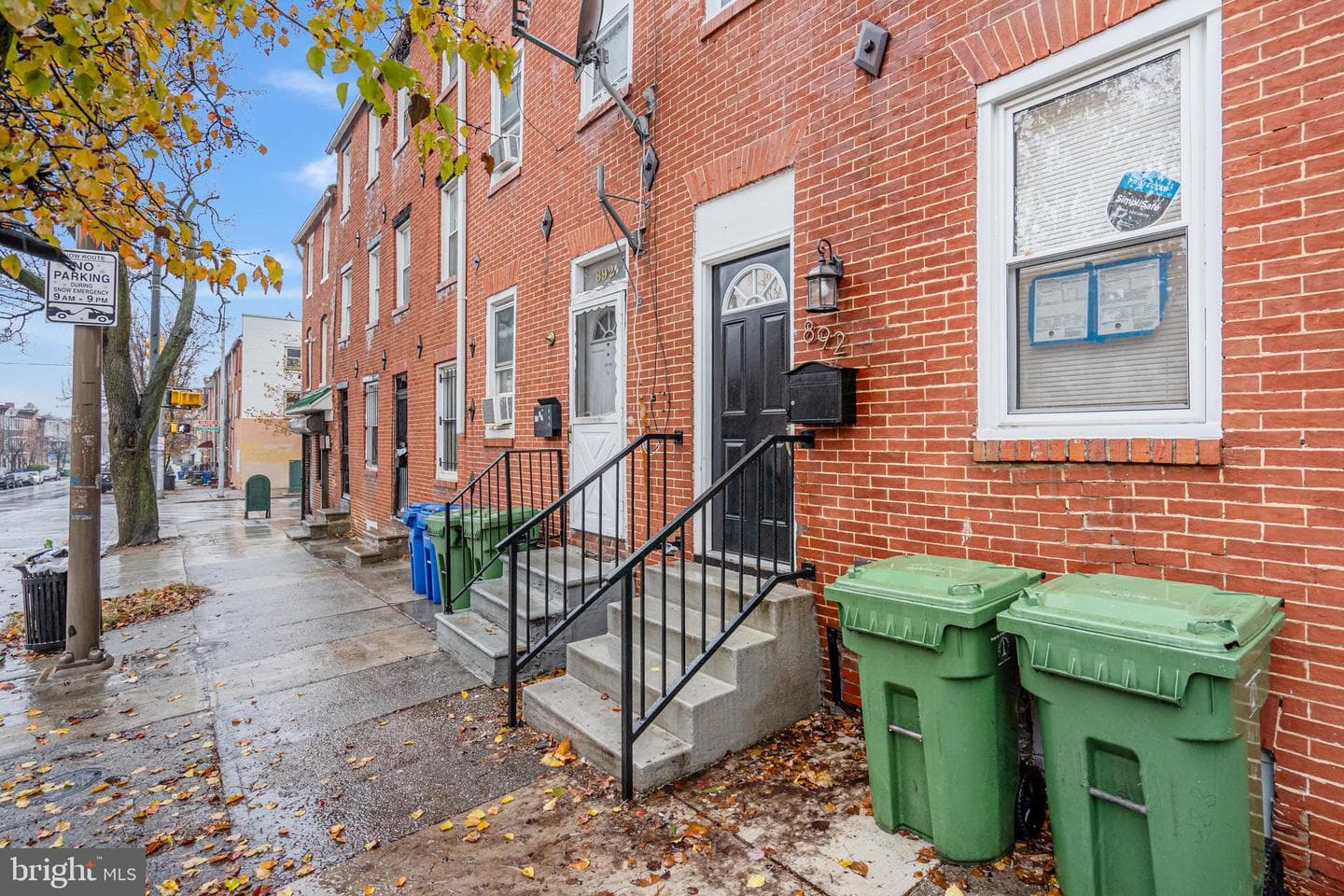 892 Lombard Street W photo 3