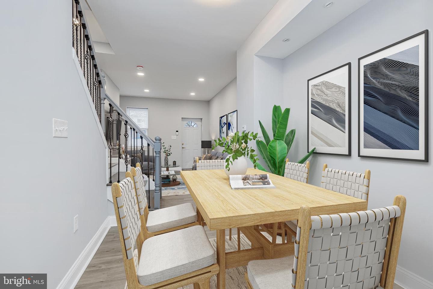 892 Lombard Street W photo 6