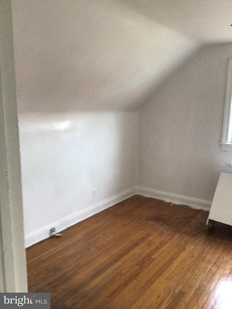 3814 Cedardale Road photo 12