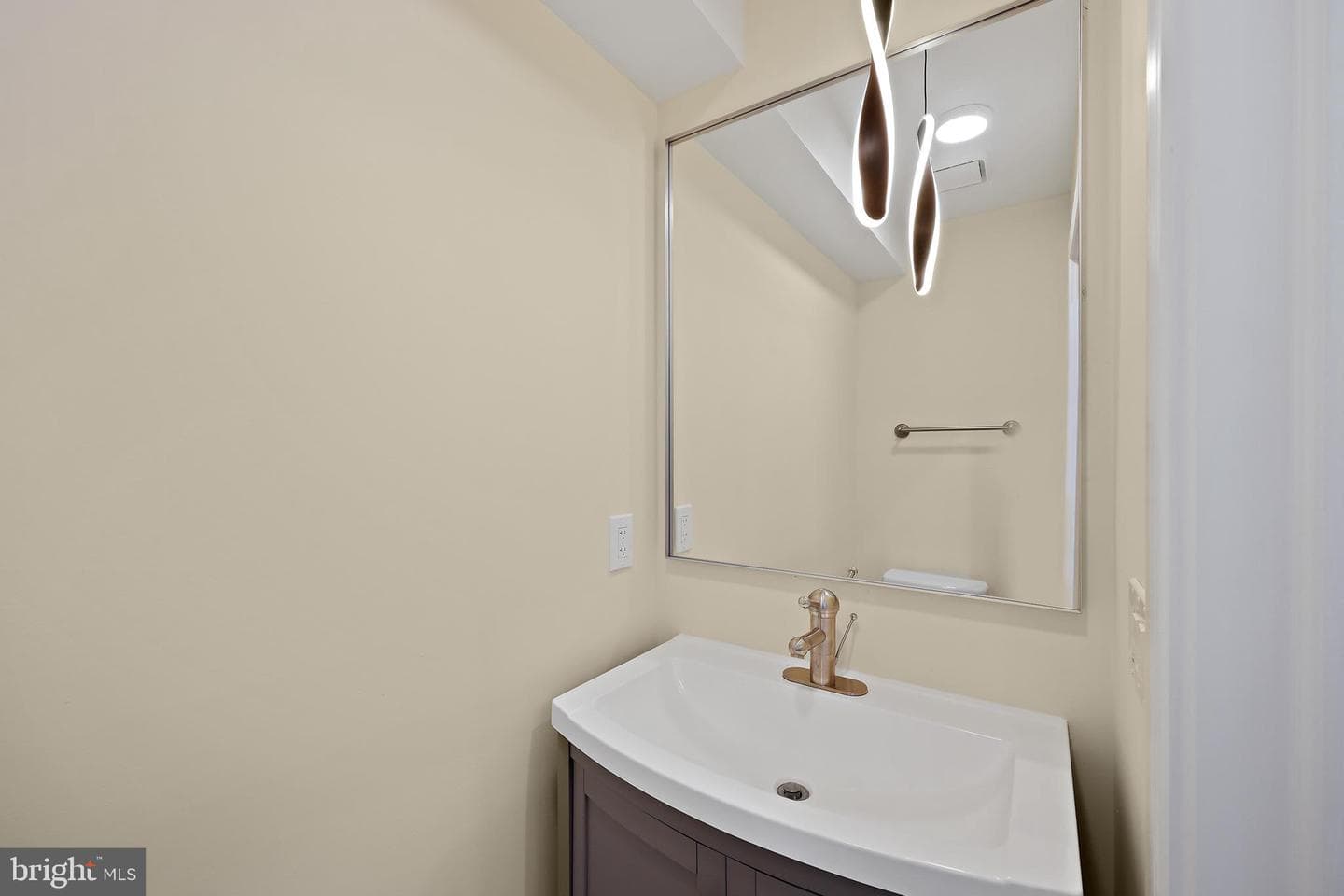 718 Collington Avenue photo 34