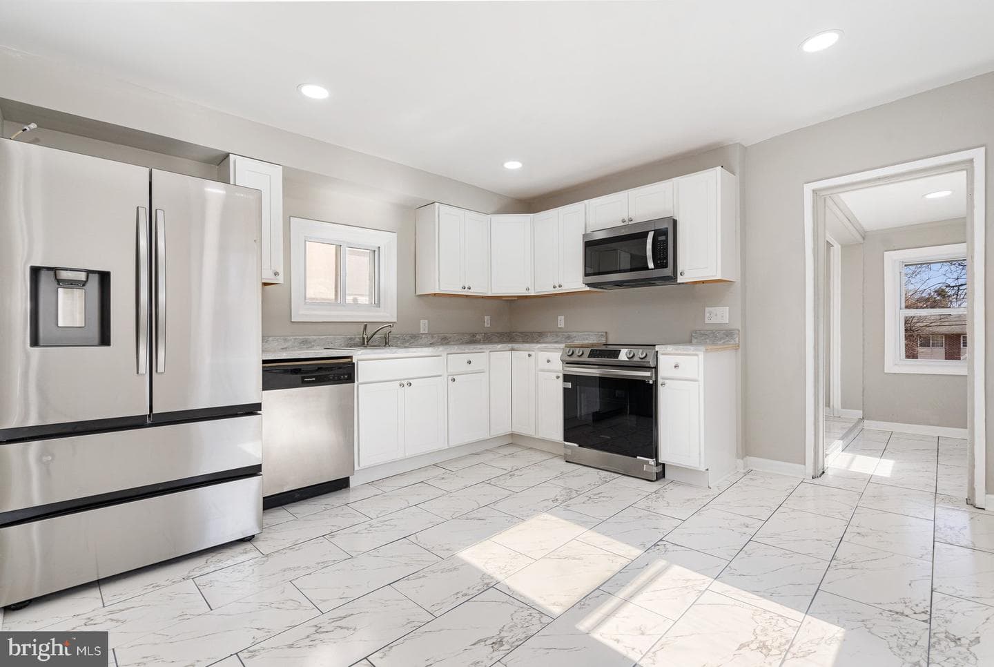 459 S Augusta Avenue photo 4