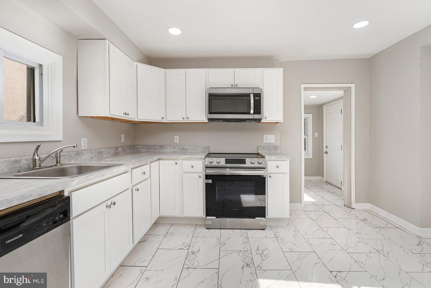 459 S Augusta Avenue photo 8
