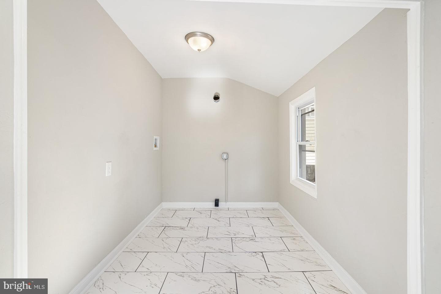 459 S Augusta Avenue photo 9